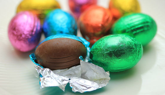 Máquina de embalaje de bolas de chocolate con motor para embalaje fácil de dulces y galletas